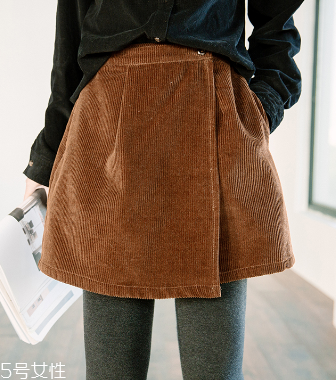 燈芯絨衣服怎么搭配？帶你提升時尚感與高級感