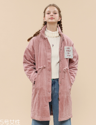 燈芯絨衣服怎么搭配？帶你提升時尚感與高級感