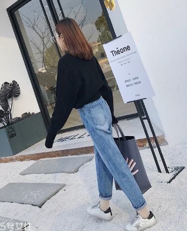 寬松牛仔褲配什么上衣？帶給你不一樣的美感