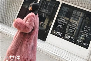 皮草和羊剪絨哪個暖和？看完你就清楚了