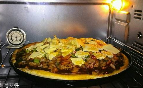 烤箱烤披薩多少度 160度到220皆可 烤箱烤披薩多少度 160度到220皆可