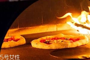 烤箱烤披薩多少度 160度到220皆可 烤箱烤披薩多少度 160度到220皆可