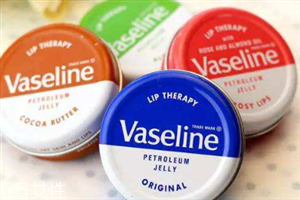 凡士林涂嘴唇可以吃嗎？凡士林唇膏使用步驟