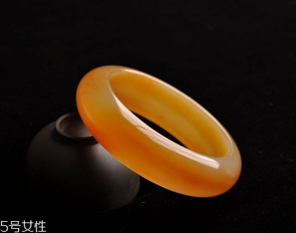 黃龍玉手鐲戴哪只手？手鐲佩戴要當心