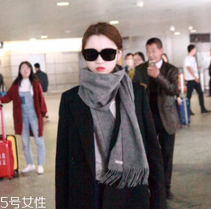 圍巾上的標簽要不要剪？做對的人好少