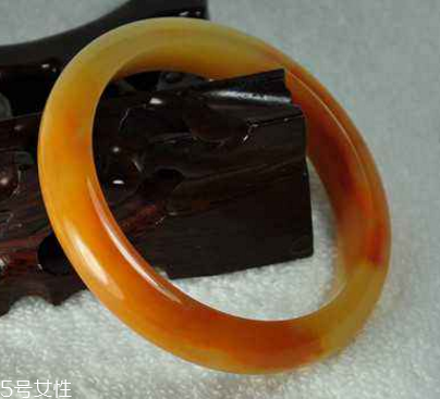 黃龍玉手鐲起棉怎么辦？正?，F(xiàn)象不必驚慌