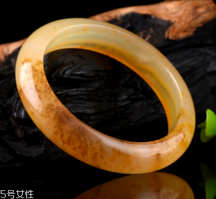 黃龍玉手鐲什么顏色才是最好的？這樣選絕不出錯(cuò)
