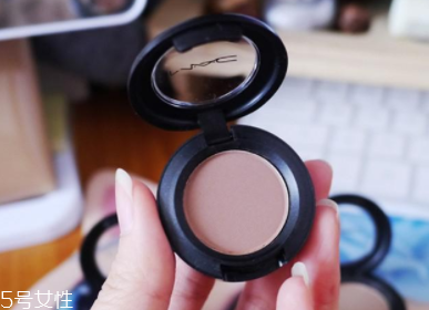 年會這樣妝，讓你氣場碾壓全場！