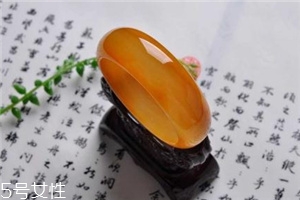 黃龍玉手鐲對身體好嗎？原來戴玉的好處這么多
