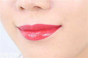 紅唇妝怎么畫最好看？復(fù)古紅唇妝的畫法