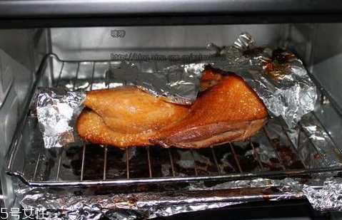 烤箱烤鴨子多少時間 烤箱烤鴨子的溫度和時間 烤箱烤鴨子多少時間 烤箱烤鴨子的溫度和時間