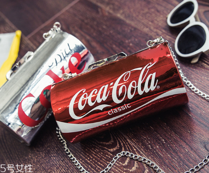 過年背什么包包好看？2018最火的包包款式