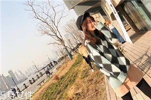 格子針織衫怎么搭配？有一種經(jīng)典叫格紋