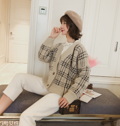 格子針織衫怎么搭配？有一種經(jīng)典叫格紋