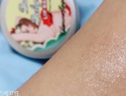 潤唇膏保質(zhì)期是多久？過期的潤唇膏不建議使用