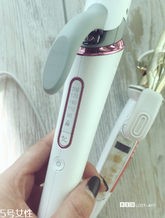 小泉成器陶瓷卷發(fā)棒好用嗎？好用的發(fā)型工具卷發(fā)棒