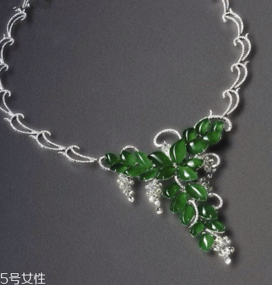 翡翠項鏈一般多少錢？彰顯神圣高貴地位