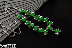 翡翠項鏈一般多少錢？彰顯神圣高貴地位