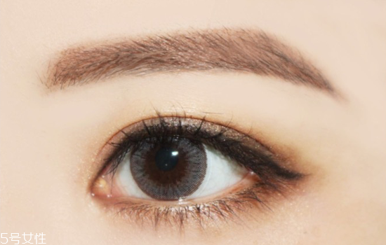 紅唇妝怎么畫最好看？復(fù)古紅唇妝的畫法