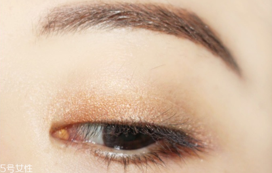 紅唇妝怎么畫最好看？復(fù)古紅唇妝的畫法