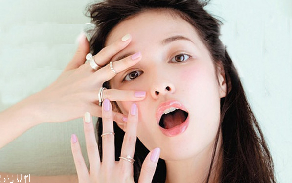 唇紋怎么去除？淡化唇紋的唇膏推薦