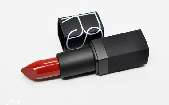 唇色深適合什么顏色口紅？多嘗試才會找到最適合自己的