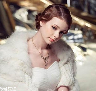 短發(fā)怎么做新娘造型？編發(fā)好看又簡(jiǎn)單