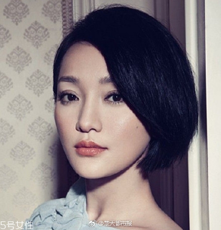 短發(fā)發(fā)尾外翻的發(fā)型怎么弄？誰弄誰美