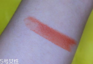 冬天護(hù)膚用霜還是乳？6款適合冬天用的護(hù)膚品推薦