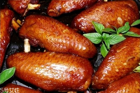 微波爐烤雞翅要錫紙嗎 微波烤雞翅的技巧 微波爐烤雞翅要錫紙嗎 微波烤雞翅的技巧