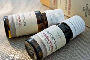 精油和植物油是一回事嗎？精油不是油脂