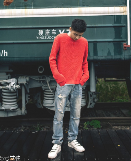 紅色毛衣配什么褲子男 三種搭配將帥氣與時(shí)尚兼具 紅色毛衣配什么褲子男 三種搭配將帥氣與時(shí)尚兼具