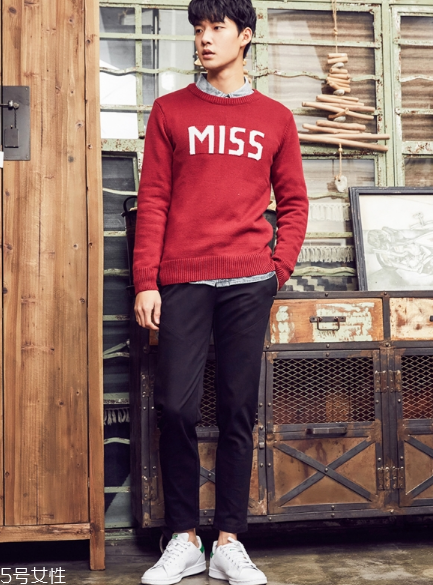 紅色毛衣配什么褲子男 三種搭配將帥氣與時(shí)尚兼具 紅色毛衣配什么褲子男 三種搭配將帥氣與時(shí)尚兼具