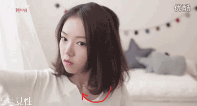 短發(fā)發(fā)尾外翻的發(fā)型怎么弄？誰弄誰美