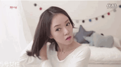 短發(fā)發(fā)尾外翻的發(fā)型怎么弄？誰弄誰美