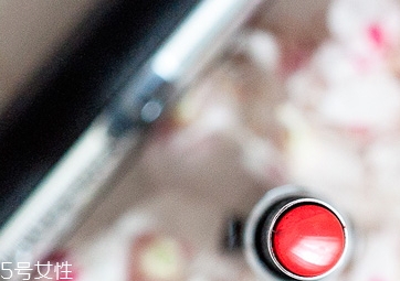 口紅要用卸妝水擦嗎？口紅最好這樣卸妝