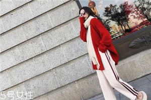 大紅色毛衣配什么顏色好看？色彩搭配很重要
