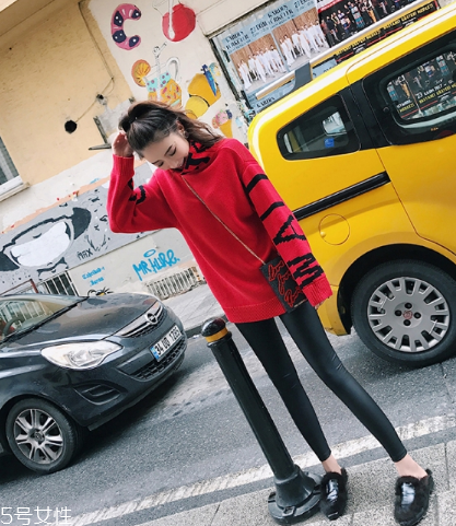 大紅色毛衣配什么顏色好看？色彩搭配很重要