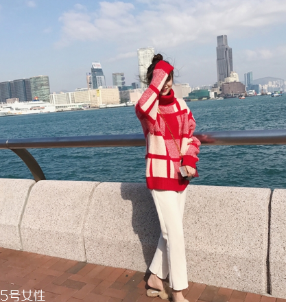 大紅色毛衣配什么顏色好看？色彩搭配很重要