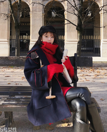 大紅色毛衣配什么顏色好看？色彩搭配很重要