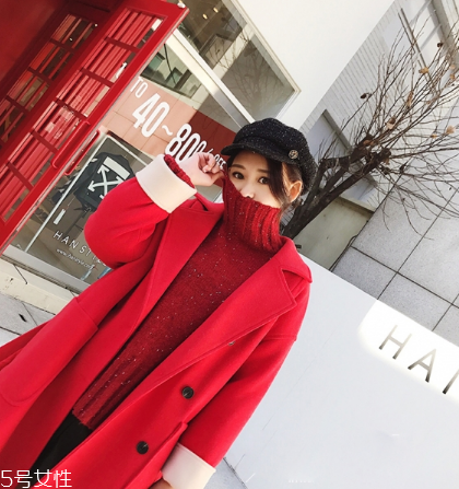 大紅色毛衣配什么顏色好看？色彩搭配很重要