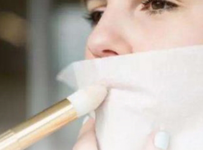 口紅是粘杯好還是不沾杯好？不沾杯的口紅不一定是好口紅