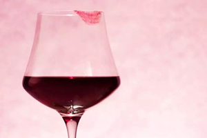 口紅是粘杯好還是不沾杯好？不沾杯的口紅不一定是好口紅