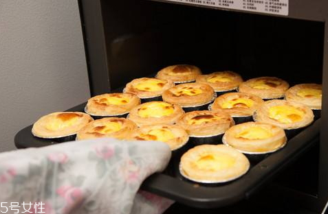 微波爐烤蛋撻用微波還是光波 微波爐烤蛋撻的方法 微波爐烤蛋撻用微波還是光波 微波爐烤蛋撻的方法