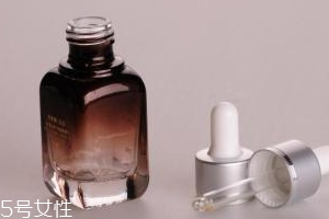 精華液用量越多越好嗎？10款精華提升美肌度