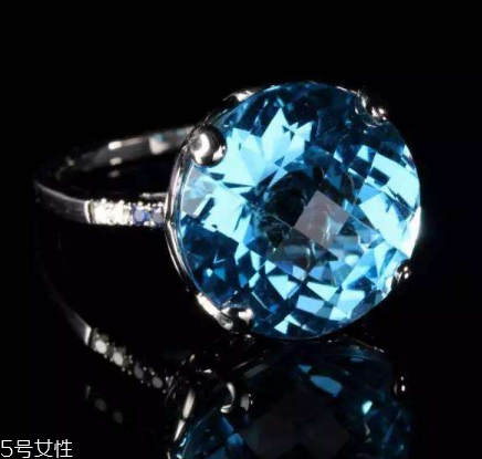 托帕石價格多少錢一克？明星最愛的托帕石