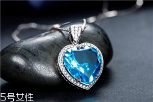 托帕石價格多少錢一克？明星最愛的托帕石