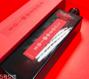 皮膚不吸收護(hù)膚品怎么回事？光用乳液面霜遠(yuǎn)遠(yuǎn)不夠