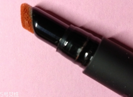 唇釉和染唇液的區(qū)別 你更看好哪個？