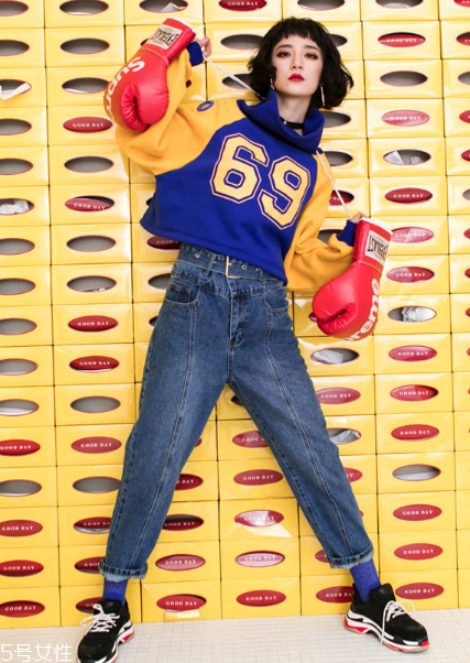 撞色衛(wèi)衣怎么搭配？讓你的日常穿衣潮到爆